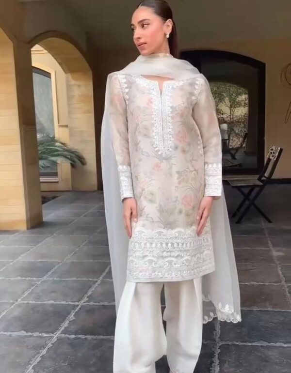 Safaid Sitara Farshi Set