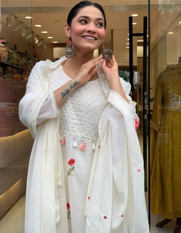 Ivory Rosette Embroidered Kurta Set